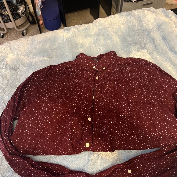 Men’s AE button down - Picture 2 of 3